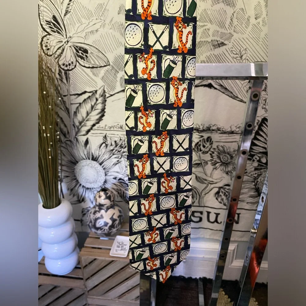 Vintage Tigger golf tie from the Disney Store